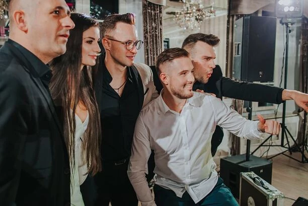 Gwiazdy disco polo na imprezie urodzinowej Karola! Długo tego nie zapomną! Wiemy, co tam się działo! 