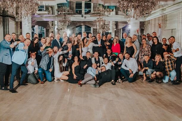 Gwiazdy disco polo na imprezie urodzinowej Karola! Długo tego nie zapomną! Wiemy, co tam się działo! 