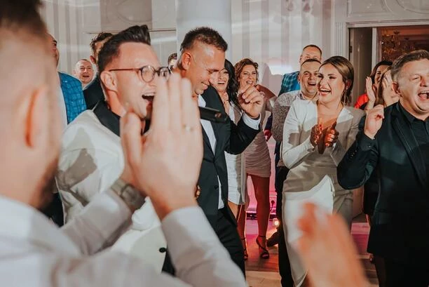 Gwiazdy disco polo na imprezie urodzinowej Karola! Długo tego nie zapomną! Wiemy, co tam się działo! 