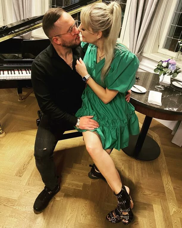 Magdalena Narożna w czułych objęciach ze swoim narzeczonym! Fani „Piękni i zakochani„