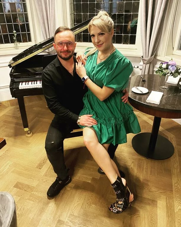 Magdalena Narożna w czułych objęciach ze swoim narzeczonym! Fani „Piękni i zakochani„