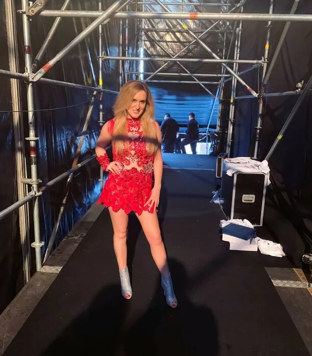 Śliczna wokalistka disco polo pokazała się bez stanika! Uwagę zwrócił opis zdjęcia! 