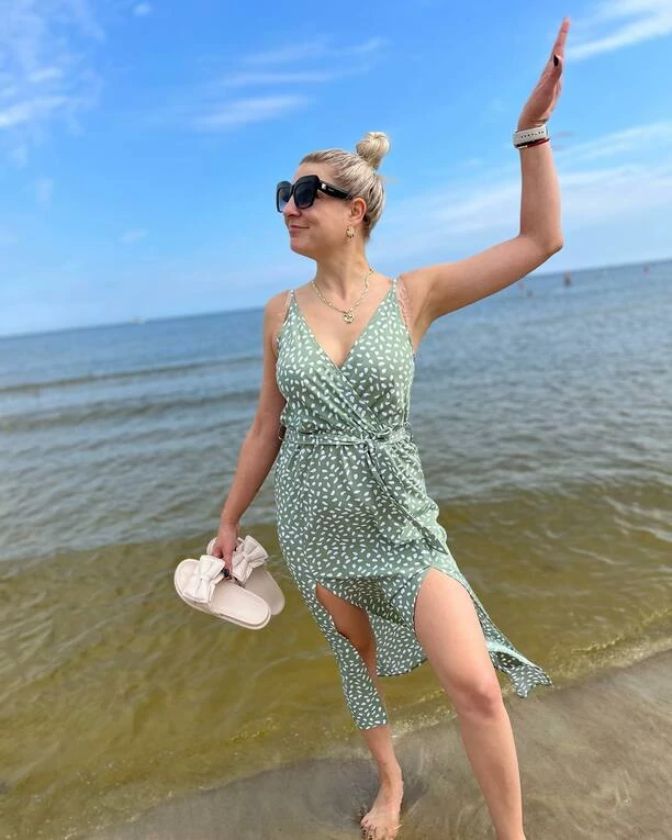 Magdalena Narożna w objęciach ukochanego! Tak gwiazda disco polo spędza czas nad polskim morzem! 