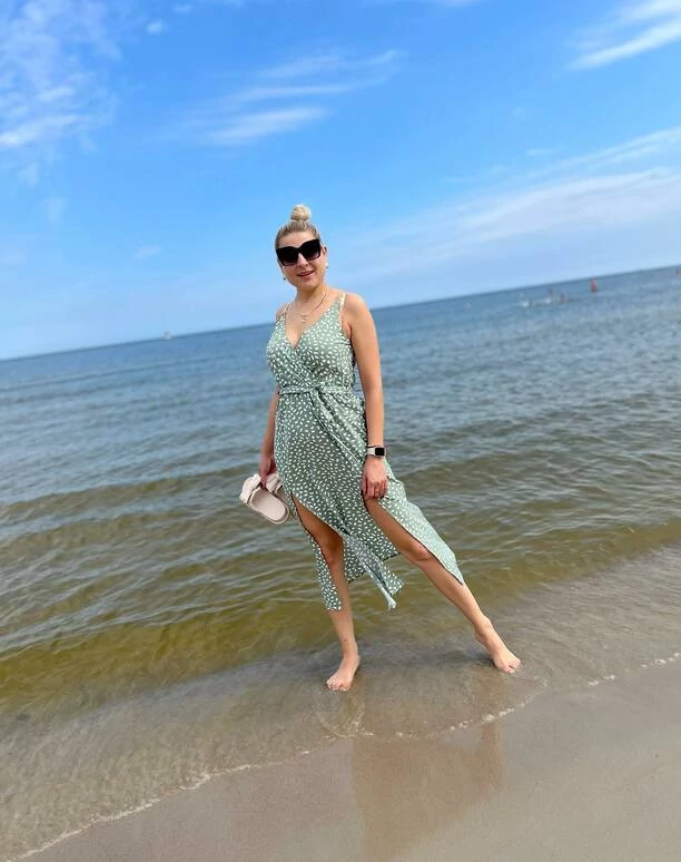 Magdalena Narożna w objęciach ukochanego! Tak gwiazda disco polo spędza czas nad polskim morzem! 