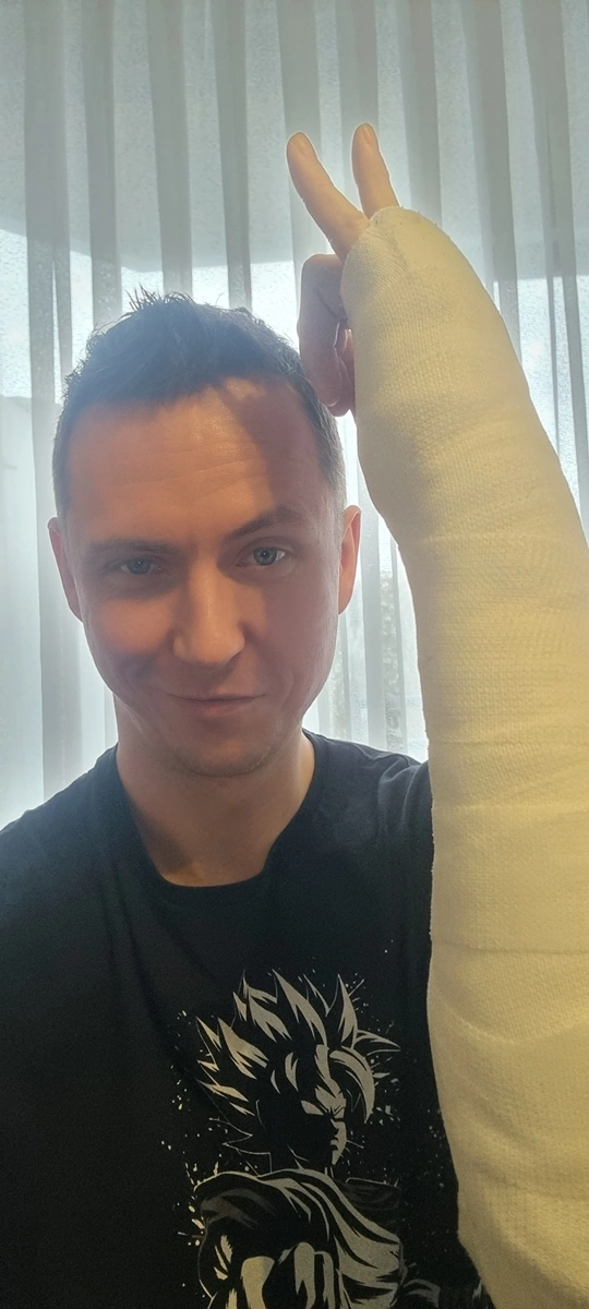 Potworny wypadek artysty disco polo! Wokalista przeszedł poważną operację!