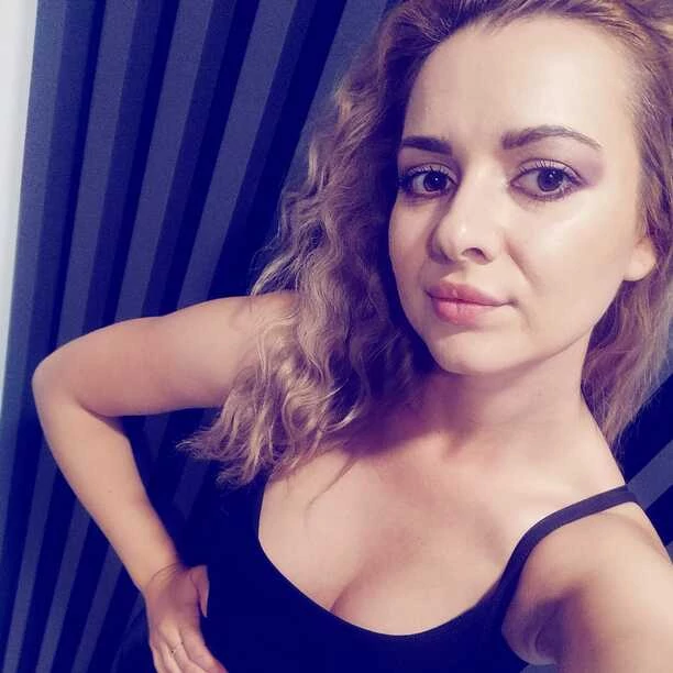 Urocza Basia Pędrak LILI kusi głębokim dekoltem! Zobaczcie FOTO jednej z najzdolniejszych wokalistek disco polo! 