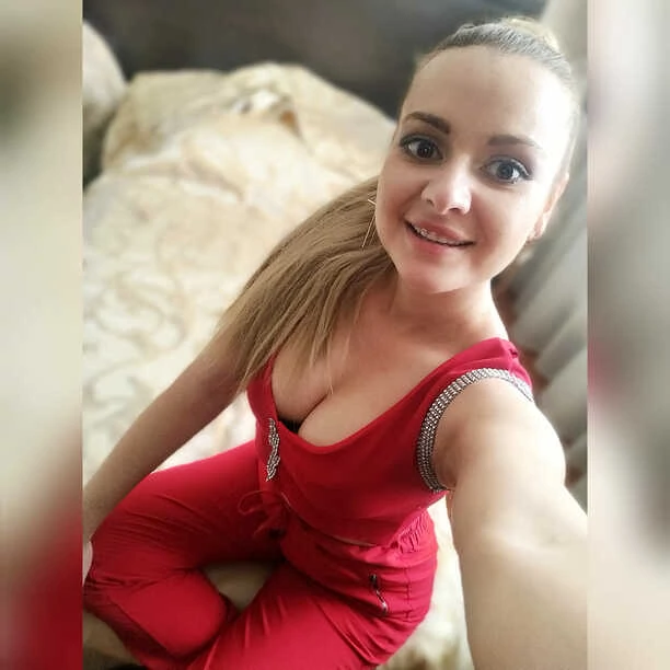 Urocza Basia Pędrak LILI kusi głębokim dekoltem! Zobaczcie FOTO jednej z najzdolniejszych wokalistek disco polo! 