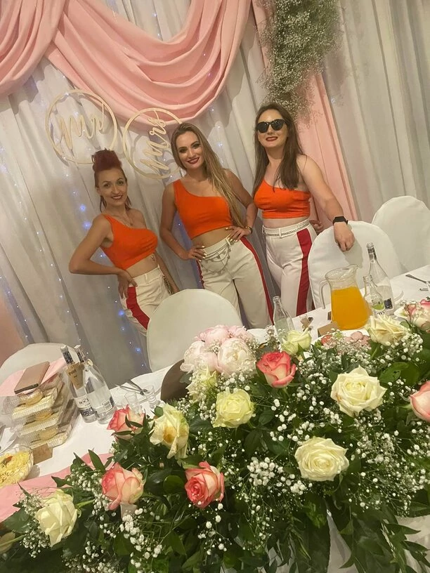 Ślub w branży disco! Na ślubnym kobiercu stanęła członkini popularnego girls bandu! [Zdjęcia]