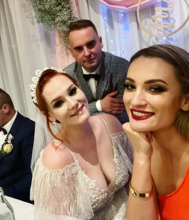 Ślub w branży disco! Na ślubnym kobiercu stanęła członkini popularnego girls bandu! [Zdjęcia]