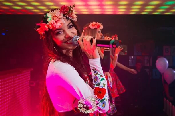 Zdjęcia cudownej Angeliki Żmijewskiej - Top Girls podbijają sieć! Śliczna gwiazda disco polo jest urodzoną modelką! 