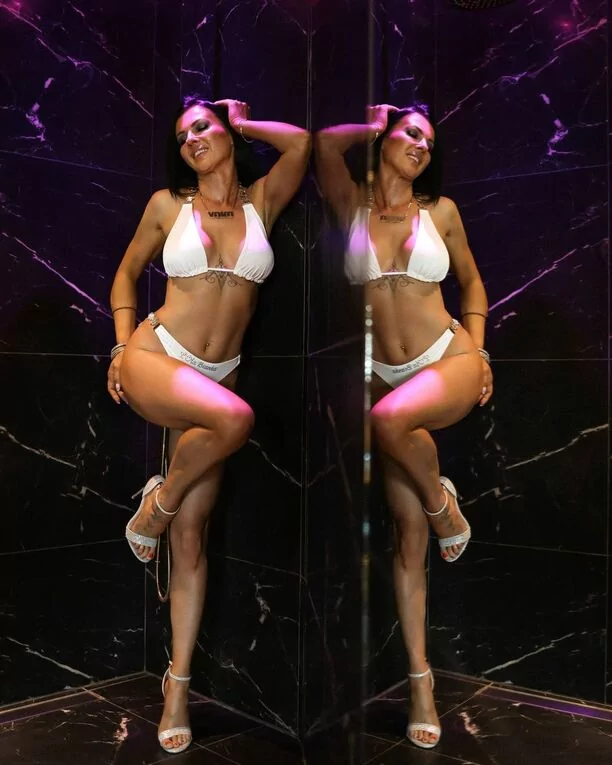 Śliczna gwiazda disco polo na ustach wszystkich! Artystka zachwyciła w bardzo ponętnym stroju!