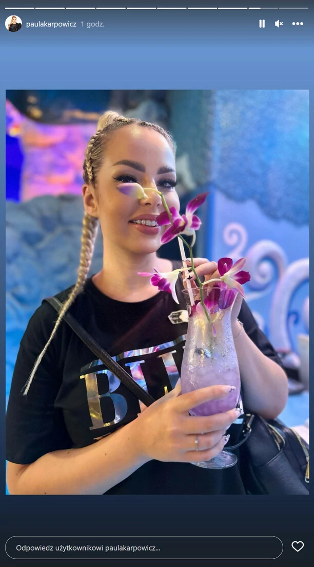 Na pierwszym planie głęboki dekolt! Gwiazda disco polo Paula Karpowicz wyleciała z narzeczonym na wymarzone wakacje!