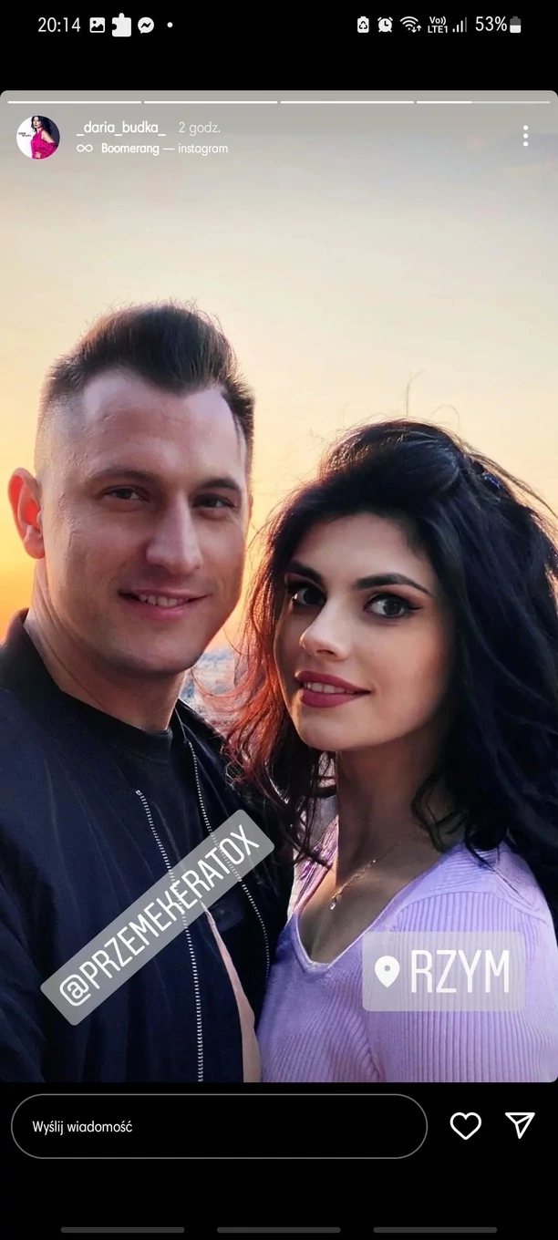 Uwielbiany gwiazdor disco polo wyjechał z rodziną z Polski! Wokalista przebywa we Włoszech! FOTO