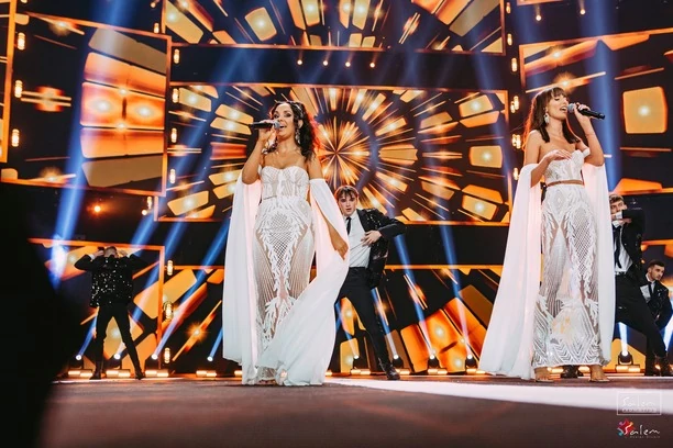 HOT! Gwiazdy disco polo w prześwitujących strojach! Tak wyglądały wokalistki na największej imprezie w POLSCE | ZDJĘCIA