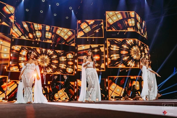 HOT! Gwiazdy disco polo w prześwitujących strojach! Tak wyglądały wokalistki na największej imprezie w POLSCE | ZDJĘCIA