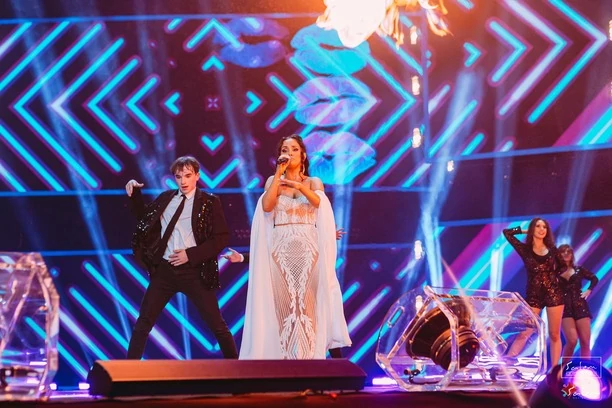 HOT! Gwiazdy disco polo w prześwitujących strojach! Tak wyglądały wokalistki na największej imprezie w POLSCE | ZDJĘCIA