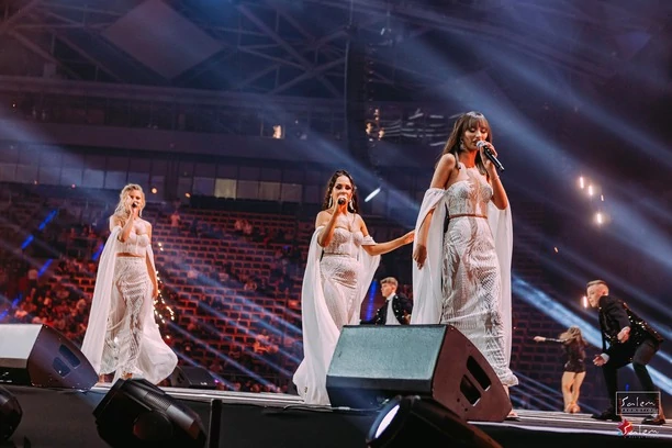 HOT! Gwiazdy disco polo w prześwitujących strojach! Tak wyglądały wokalistki na największej imprezie w POLSCE | ZDJĘCIA