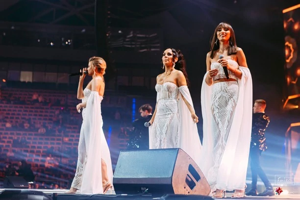 HOT! Gwiazdy disco polo w prześwitujących strojach! Tak wyglądały wokalistki na największej imprezie w POLSCE | ZDJĘCIA