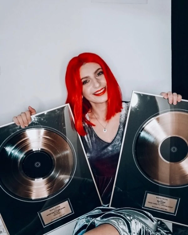 Znana wokalistka disco polo ma powód do dumy! Asia Korycka Red Queen pochwaliła się nagrodami! 

