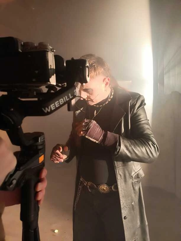 Chwile grozy na planie! Wokalista disco polo cudem uniknął śmierci
