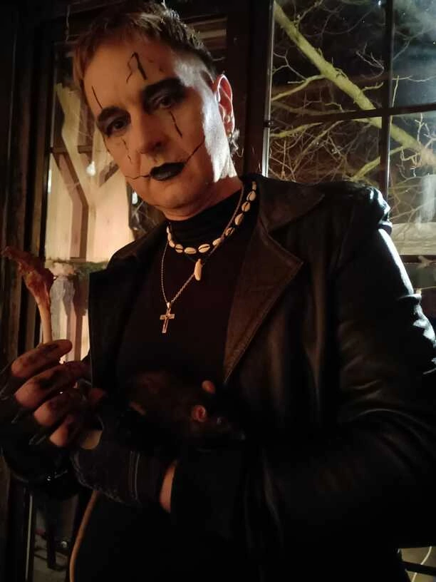 Chwile grozy na planie! Wokalista disco polo cudem uniknął śmierci
