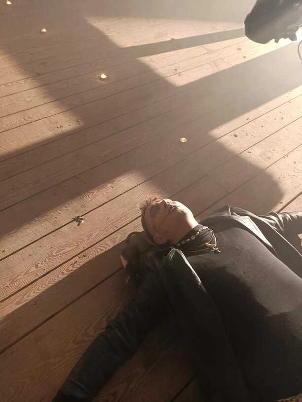 Chwile grozy na planie! Wokalista disco polo cudem uniknął śmierci
