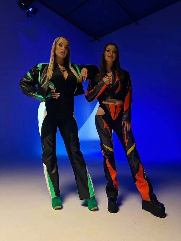 Topky zaskakują fanów zupełnie nowym stylem w nowym teledysku „Pokora„ - co na to świat disco polo?