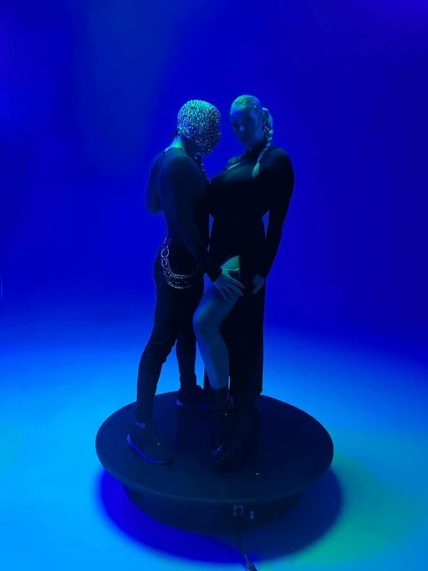 Topky zaskakują fanów zupełnie nowym stylem w nowym teledysku „Pokora„ - co na to świat disco polo?