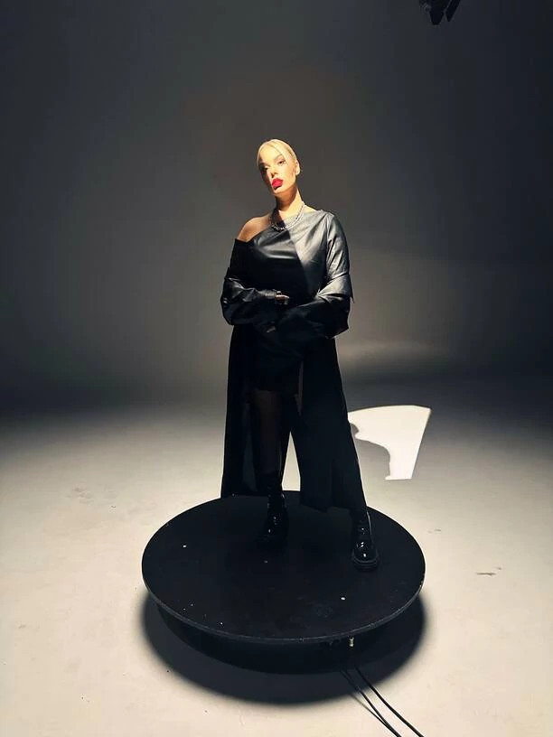 Topky zaskakują fanów zupełnie nowym stylem w nowym teledysku „Pokora„ - co na to świat disco polo?