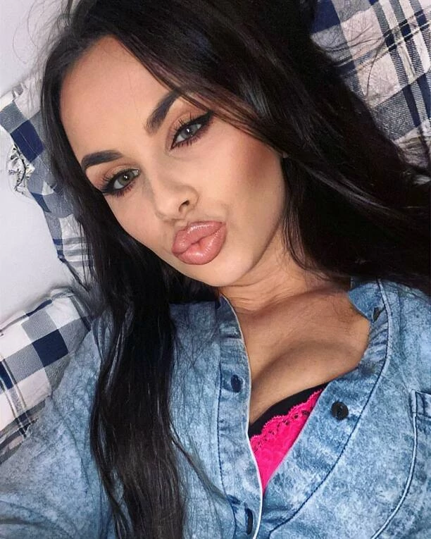 Śliczna wokalistka disco polo wygląda jak z okładki! Milena Grzywacz z formacji Szpilki przyspieszyła bicie serca fanów! „Najpiękniejsza„