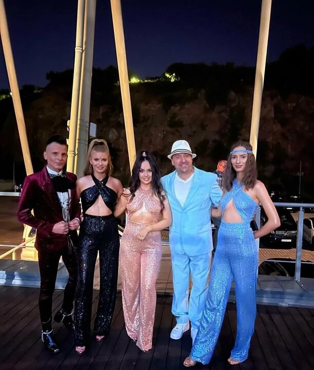 Śliczna wokalistka disco polo wygląda jak z okładki! Milena Grzywacz z formacji Szpilki przyspieszyła bicie serca fanów! „Najpiękniejsza„