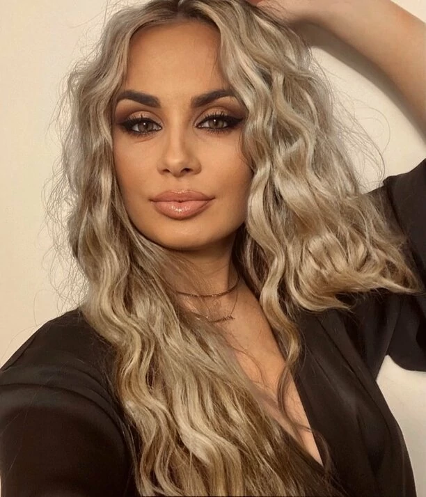 Śliczna wokalistka disco polo wygląda jak z okładki! Milena Grzywacz z formacji Szpilki przyspieszyła bicie serca fanów! „Najpiękniejsza„