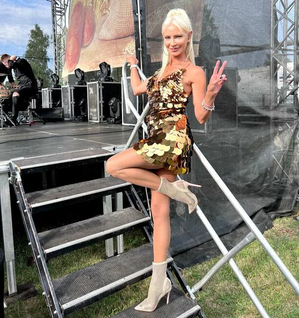 Uwielbiana Elwira Mejk na ustach wszystkich! Zobaczcie jak gwiazda disco polo ubrała się na koncert [Zdjęcia]