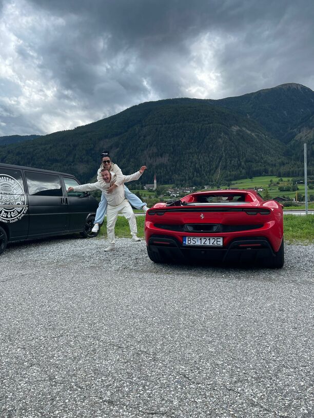 Plik Radek-Liszewski-zaszalal-Jego-Ferrari-296-GTB-1.jpg