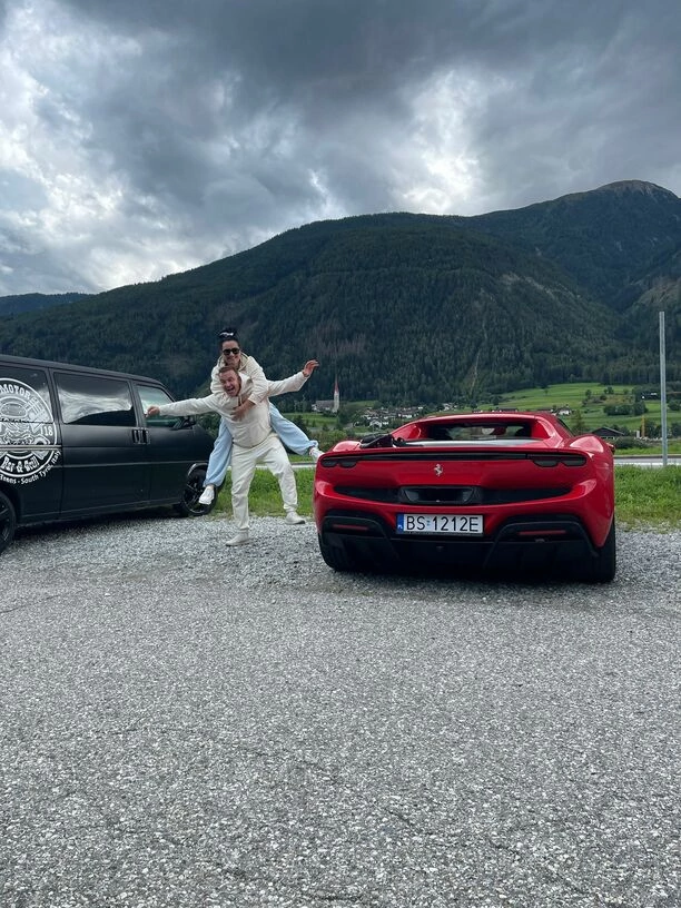 Radek Liszewski zaszalał! Jego Ferrari 296 GTB za ponad 1,5 miliona złotych robi furorę