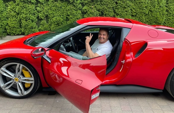 Radek Liszewski zaszalał! Jego Ferrari 296 GTB za ponad 1,5 miliona złotych robi furorę