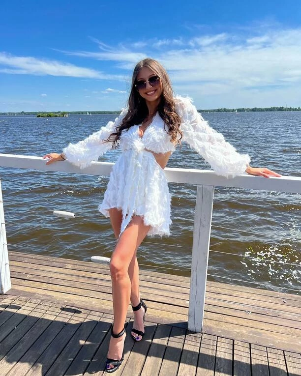 Jak się ubrać?! Wokalistka disco polo w odważnej stylizacji na komunii! Zobacz, jak wyglądała Twoja Dama | ZDJĘCIA