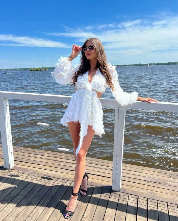 Jak się ubrać?! Wokalistka disco polo w odważnej stylizacji na komunii! Zobacz, jak wyglądała Twoja Dama | ZDJĘCIA