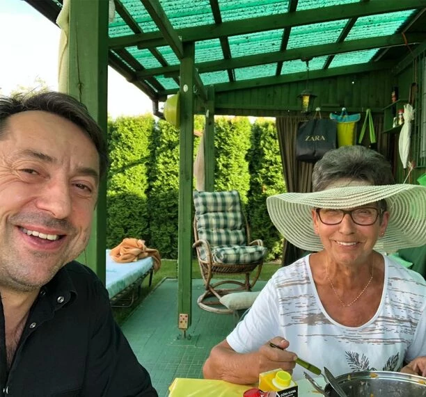 Marcin Miller BOYS pokazał się z ukochaną mamą! Podobieństwo jest uderzające!