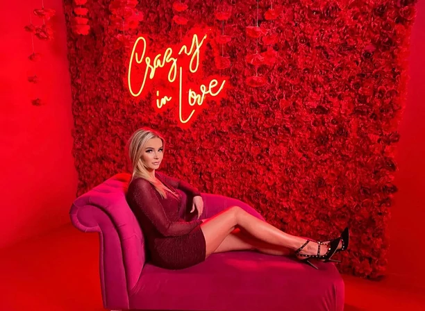 Uwagę zwraca Jej piękne ciało! Monika Chwajoł pokazała gorący kadr z nowego klipu!