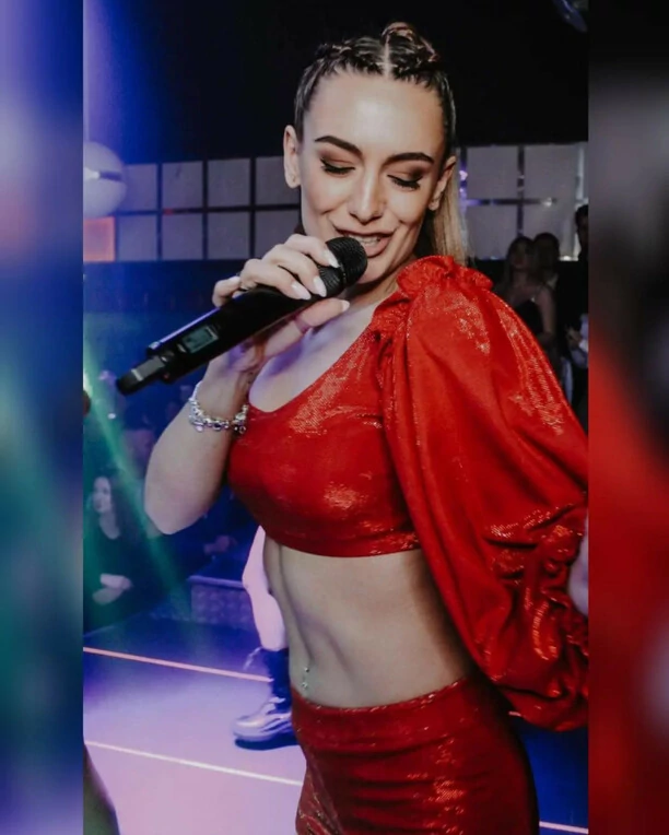 Justyna Lubas z Top Girls odsłoniła brzuch! Fani zachwyceni tym co zobaczyli 