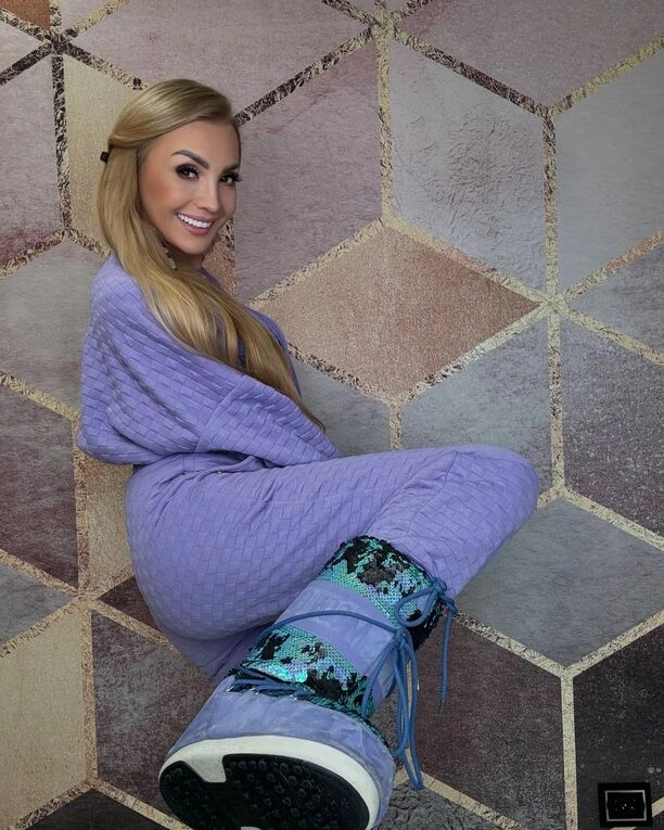 Żona Dawida Narożnego znów w centrum uwagi! Jej zjawiskowa stylizacja robi furorę w sieci! 

