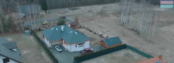 Jak mieszka Jorrgus? Sposób na oszczędność?! Gwiazdor disco polo mieszka w ekologicznym domu! Wszystkim steruje za pomocą  aplikacji! 