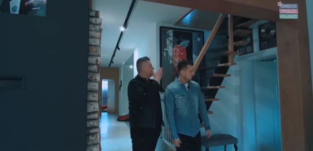 Jak mieszka Jorrgus? Sposób na oszczędność?! Gwiazdor disco polo mieszka w ekologicznym domu! Wszystkim steruje za pomocą  aplikacji! 