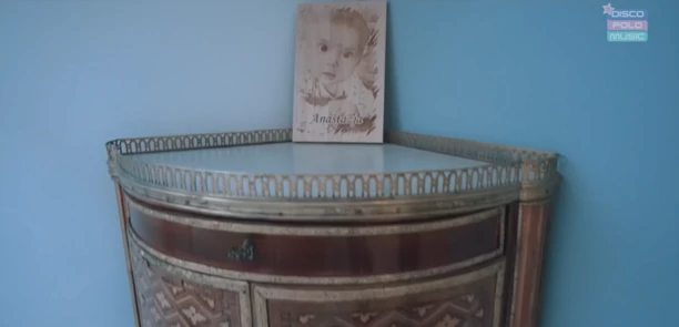 Jak mieszka Jorrgus? Sposób na oszczędność?! Gwiazdor disco polo mieszka w ekologicznym domu! Wszystkim steruje za pomocą  aplikacji! 