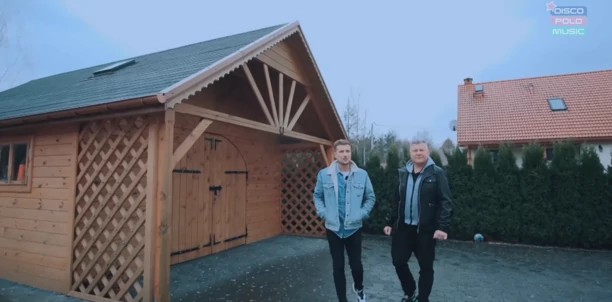 Jak mieszka Jorrgus? Sposób na oszczędność?! Gwiazdor disco polo mieszka w ekologicznym domu! Wszystkim steruje za pomocą  aplikacji! 