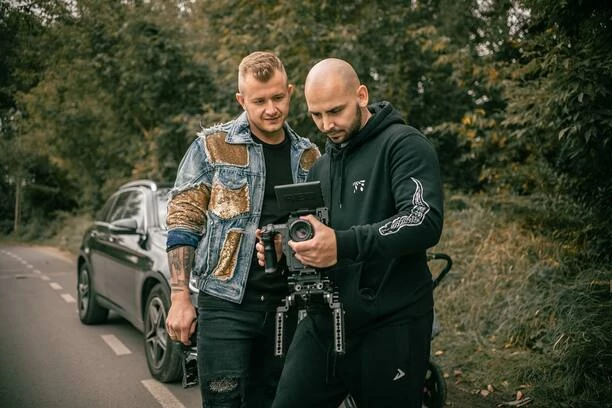 Dawid Narożny na planie nowego teledysku! Ta jesień należeć będzie do popularnego gwiazdora disco polo!