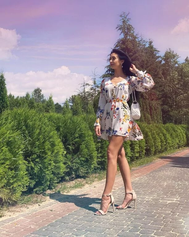 Letnia stylizacja popularnej gwiazdy disco polo