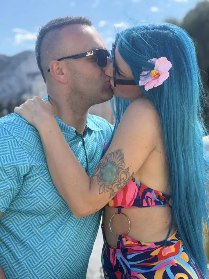 Agbe przyłapana z mężem na czułościach. Zdjęcia z pocałunkiem trafiły do sieci