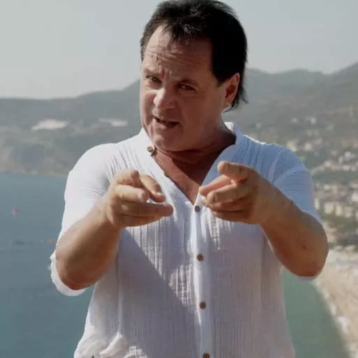 Zespół Korona wraca po latach! Nowy hit „Kochaj no, kochaj” już wkrótce – zobacz szczegóły i zdjęcia z teledysku!
